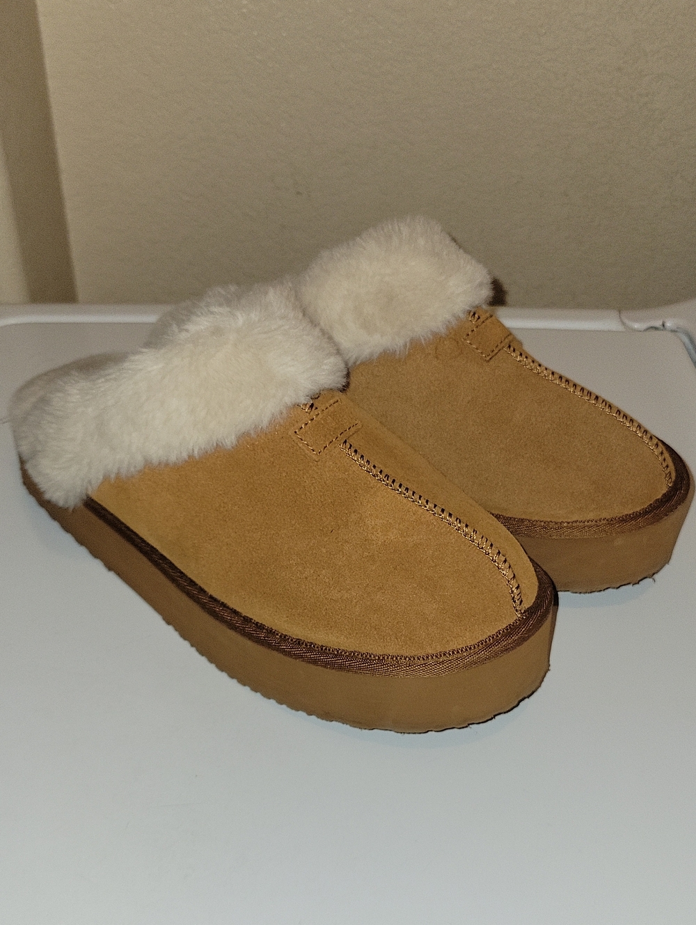 Shearling-Trim Slip-On Suede Slippers in Tan